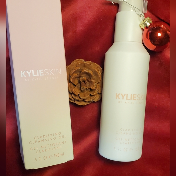 KylieSkin - Picture 3 of 5